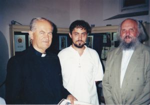 Mikuláš Klimčák - vernisáž výstavy v Ríme, s J.Em. Jozefom kardinálom Tomkom a prasynovcom Petrom Tokošom Júl 2000