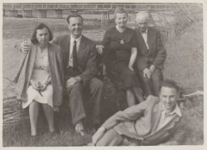Mikuláš Klimčák - s rodičmi, sestrou Magdalénou a bratom Jánom